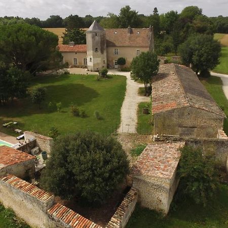 Gite Du Chateau De Pernan Avy Exteriér fotografie