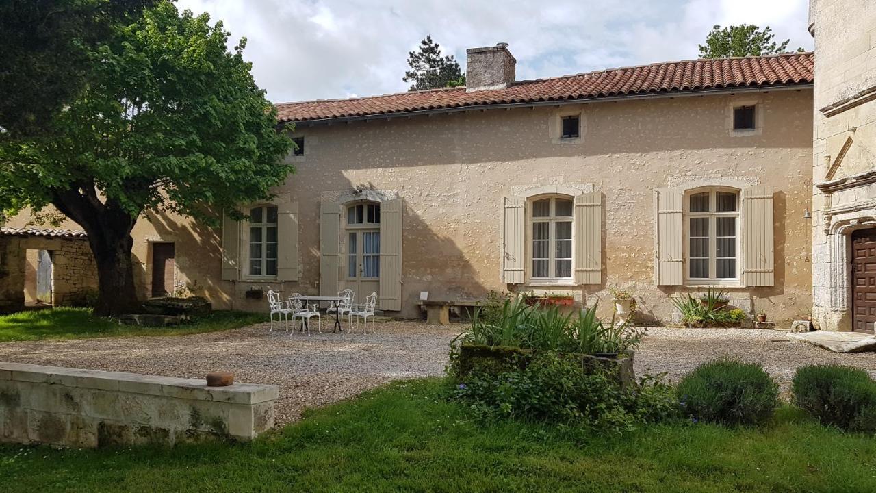 Gite Du Chateau De Pernan Avy Exteriér fotografie