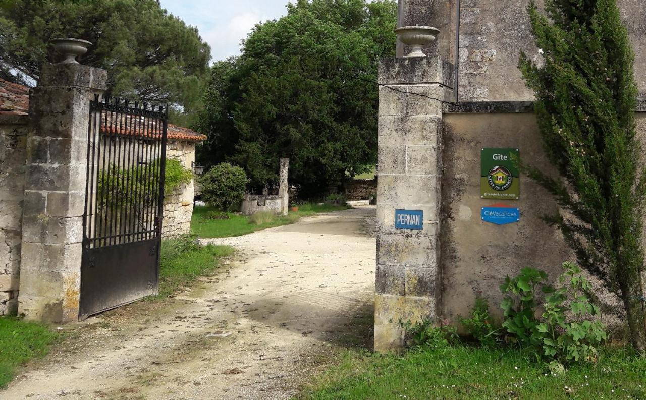 Gite Du Chateau De Pernan Avy Exteriér fotografie